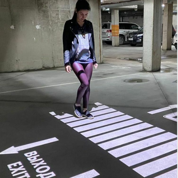 Making a signature to be noticed with sigh projector