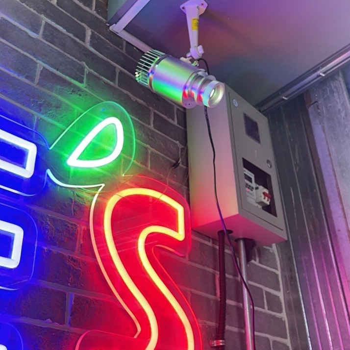 Is it beautiful to install the advertising projector?