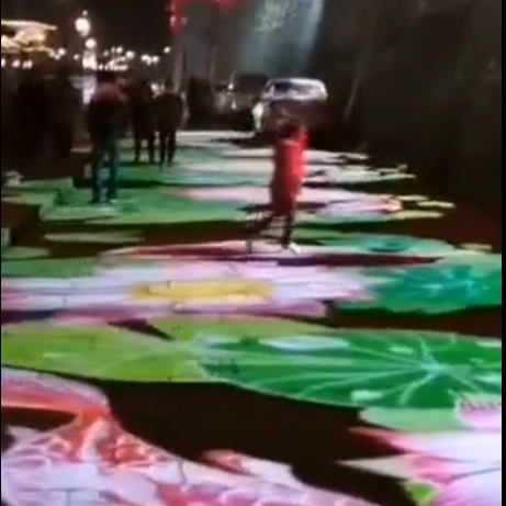 小孩嬉戏封面