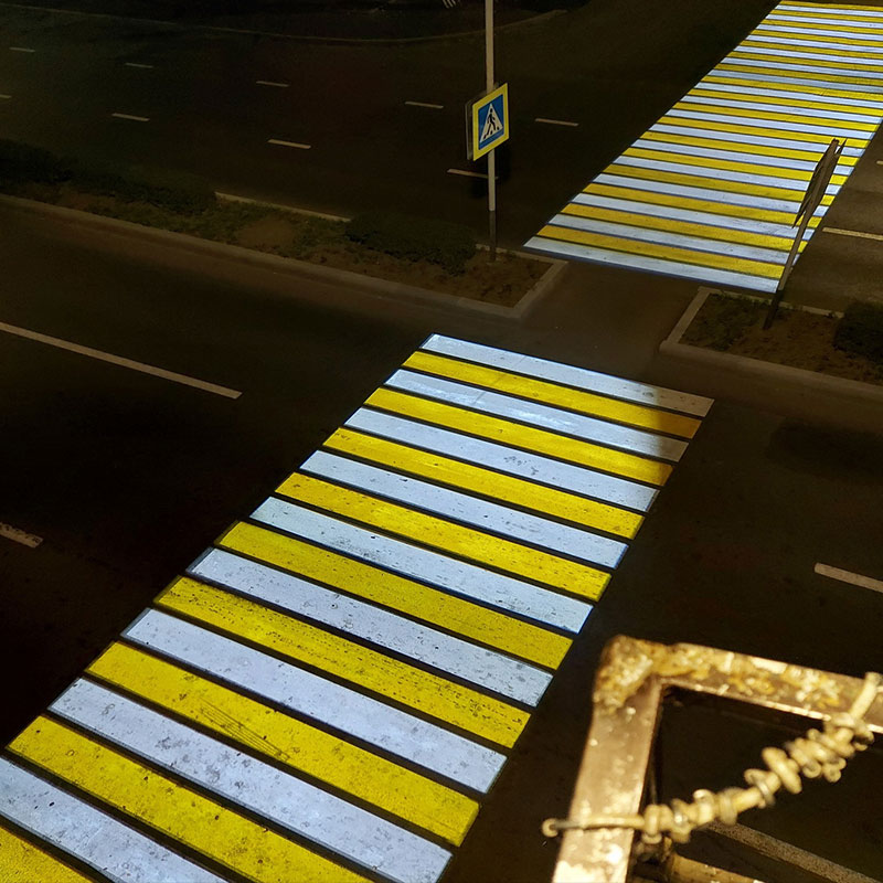 Solve Vehicle-Pedestrian Risks With Practical Zebra Crossing Projector Safety Light