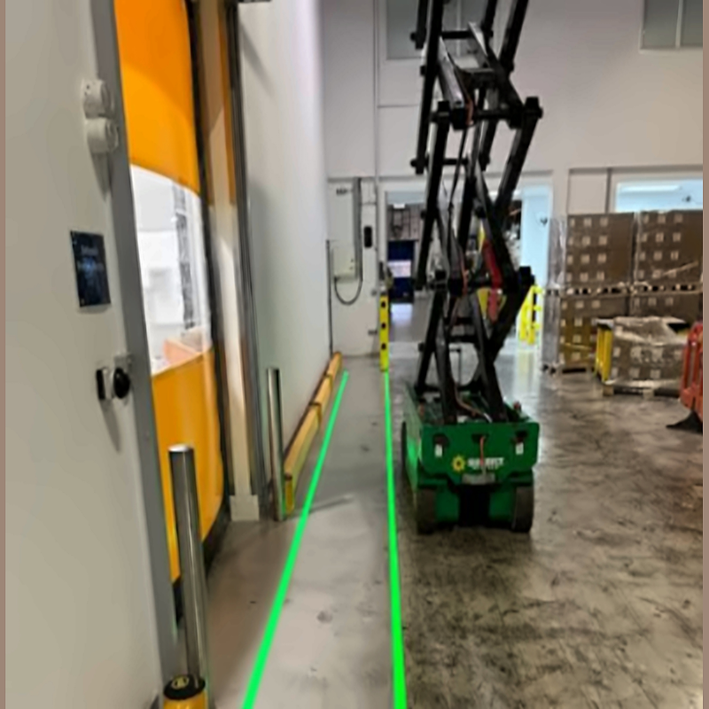 How a green laser line projector organizes long warehouse routes